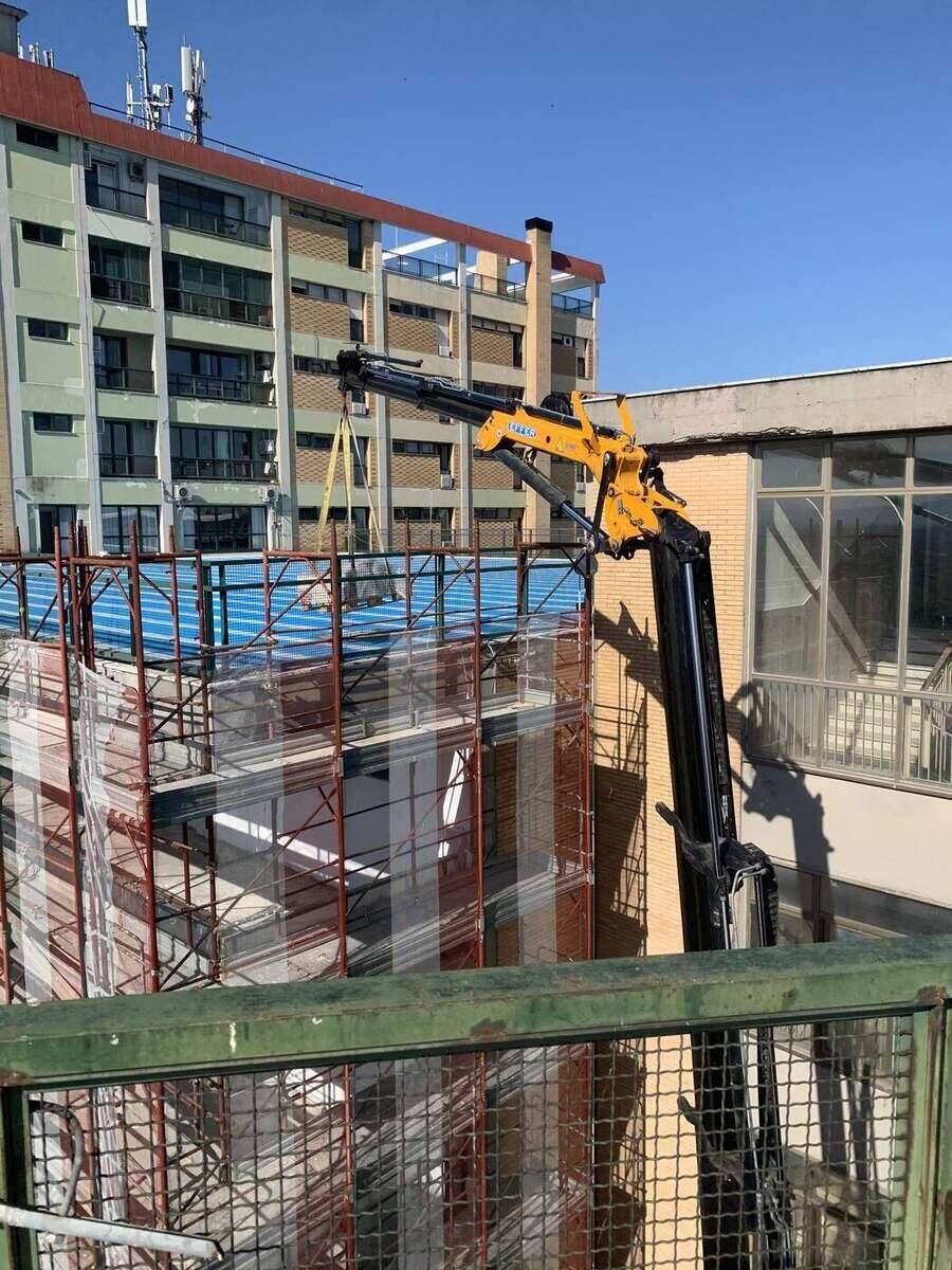 Pavimentazione del terrazzo in completamento