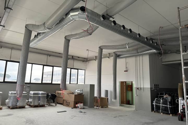 Canalizzazioni VMC in capannone industriale