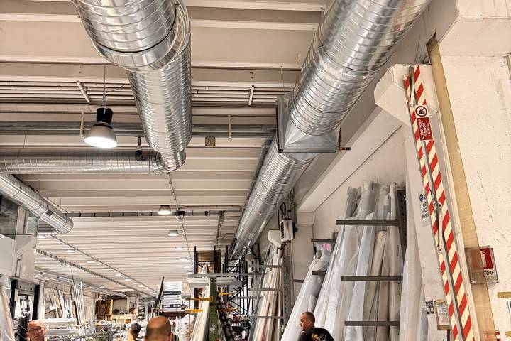 Installazione canalizzazioni in capannone industriale