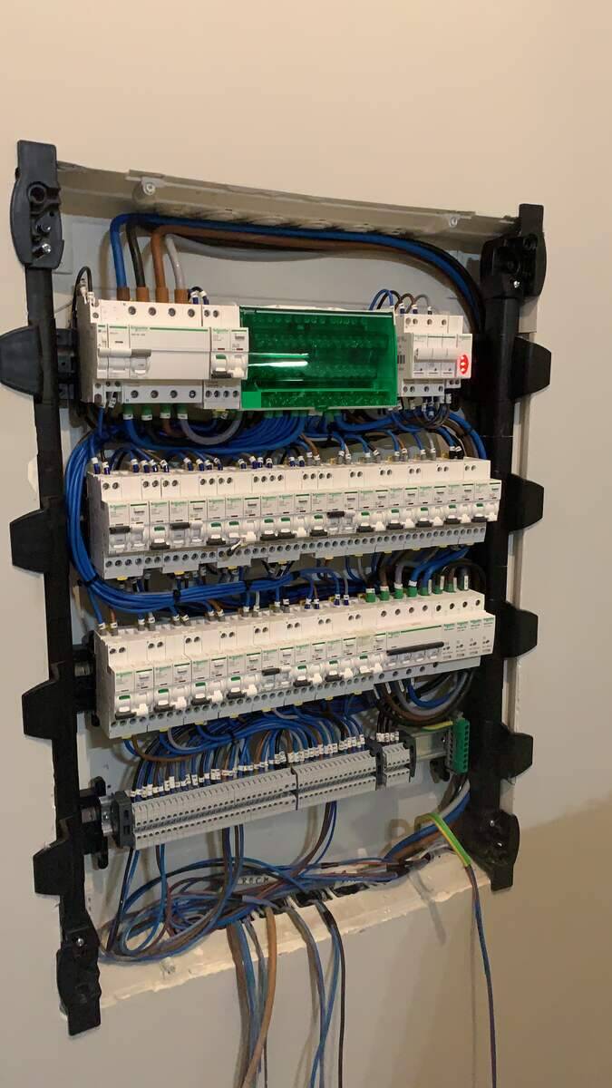 Quadro elettrico Schneider cablato a regola d'arte